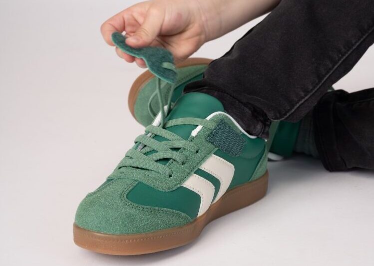 Zapato verde de niño