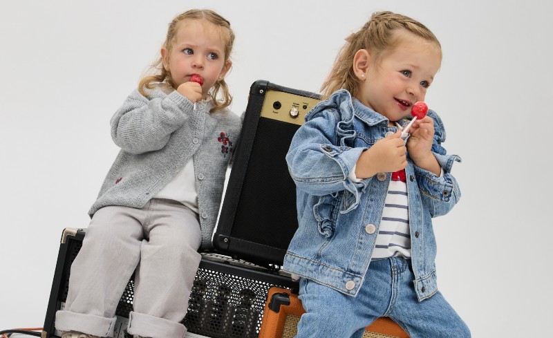 Niñas con chaquetas
